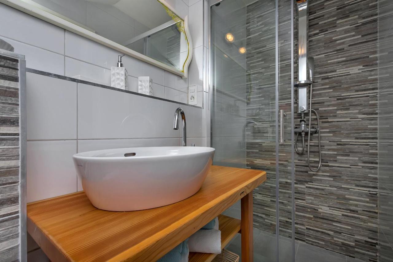 Apartman Montana, Town Centre Макарска Экстерьер фото