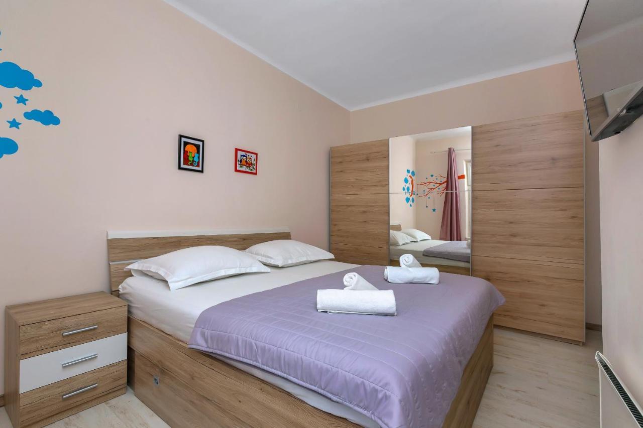 Apartman Montana, Town Centre Макарска Экстерьер фото