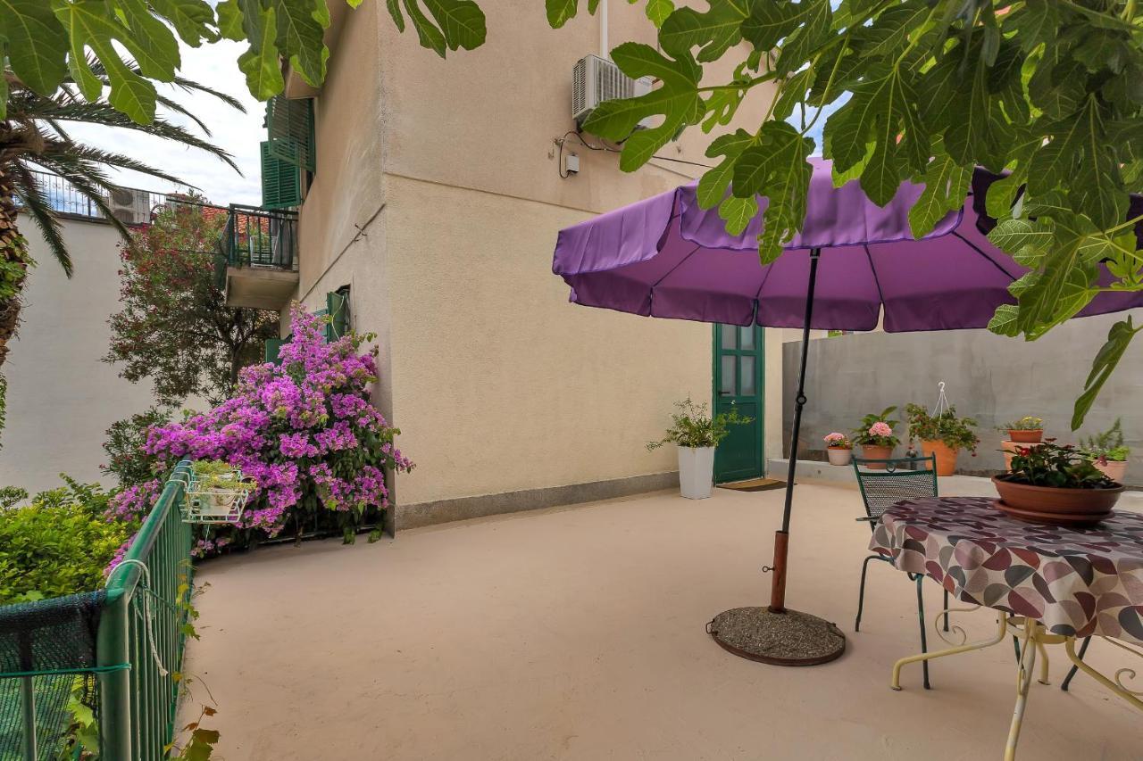 Apartman Montana, Town Centre Макарска Экстерьер фото